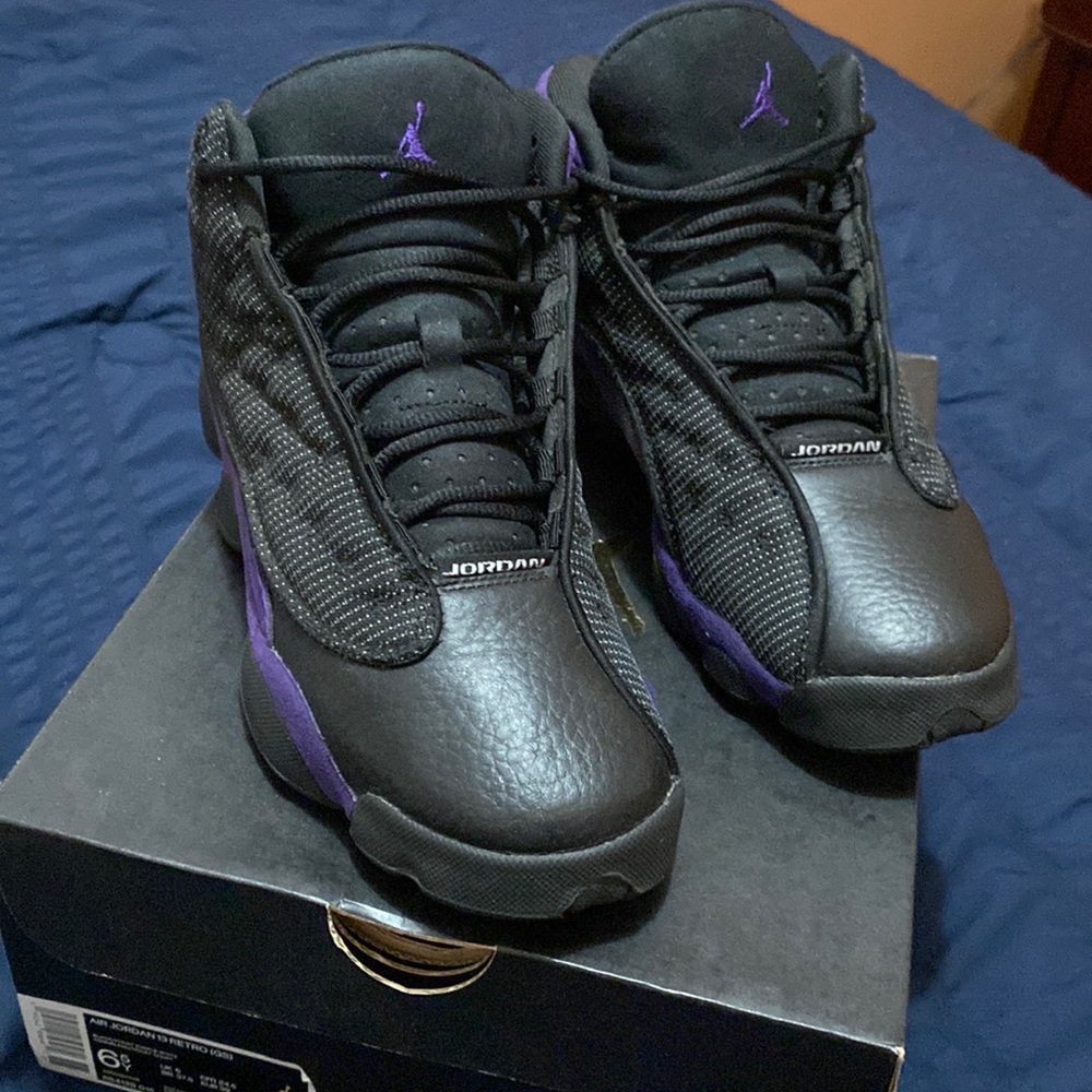 Jordan 13 a size 6.5 black and purple good condition 9/10 condition